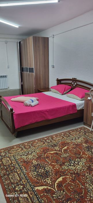 Комната в жилом дома, посуточно  .