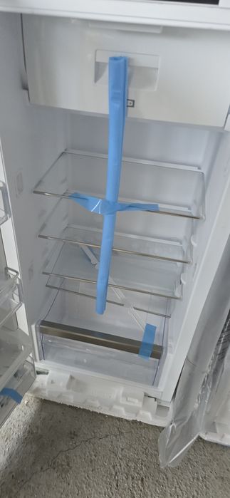 Нов хладилник с камера за вграждане V-ZUG 122 см