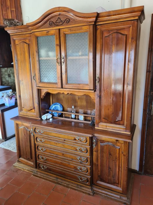 Комплект маса със столове с шкаф