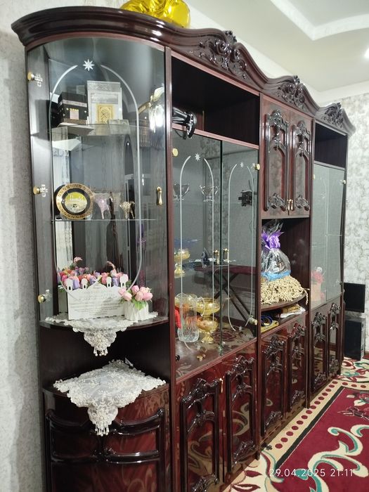 Сервант Б/У продается