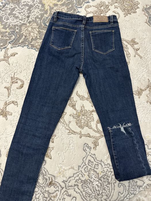 Джинсовый брюк очень качестванная и красивая