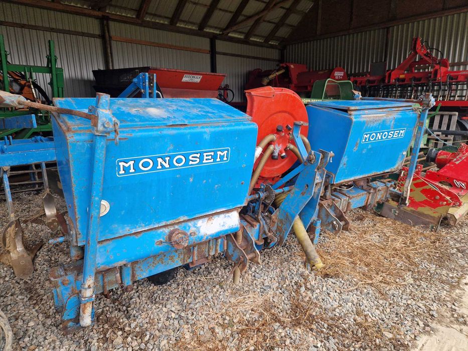 Semanatoare de porumb Monosem cu fertilizare