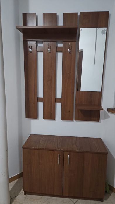 Прихожка, комод, стол копьютерный