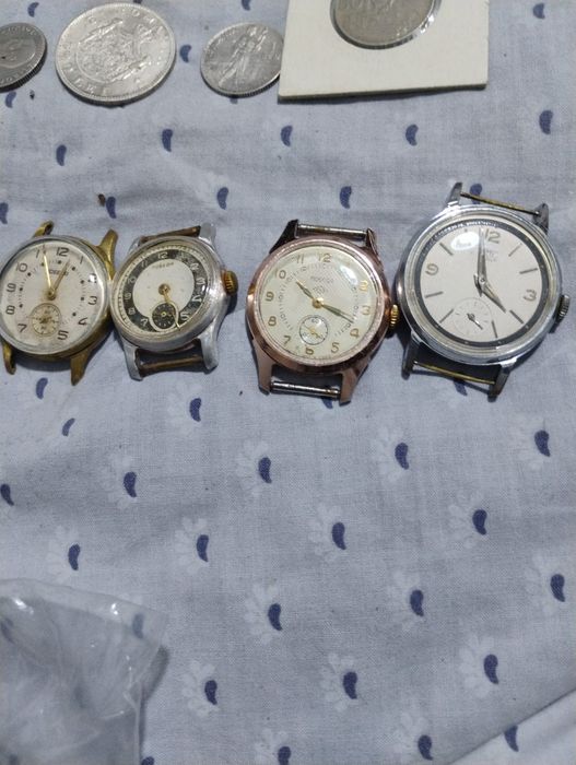 Vând ceasuri ,monede