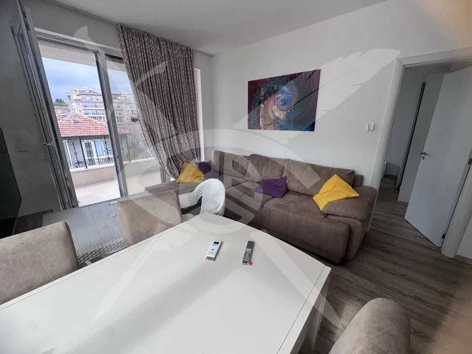 Двустаен - Обзор