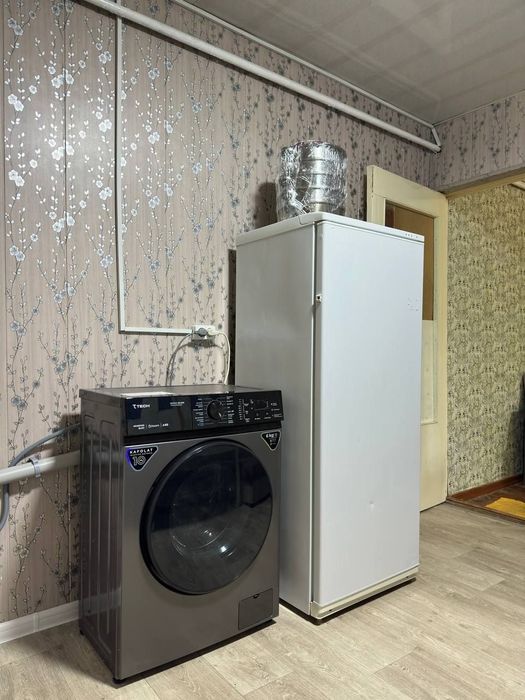 Аренда. 3/1/2 (1 эт.). Дом деревянный. Спутник 2 (Сергели). Метро 200м