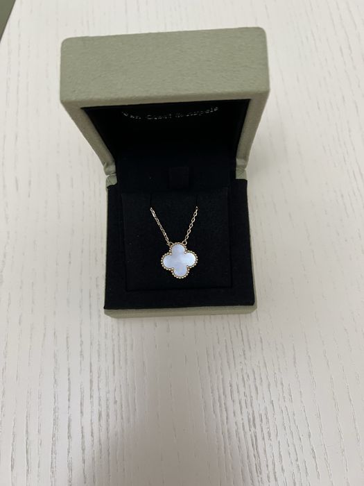 Золотая цепь с кулоном