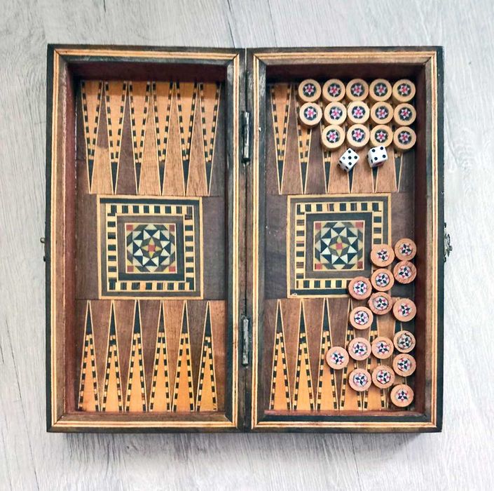 Настолна игра шах табла, два вида