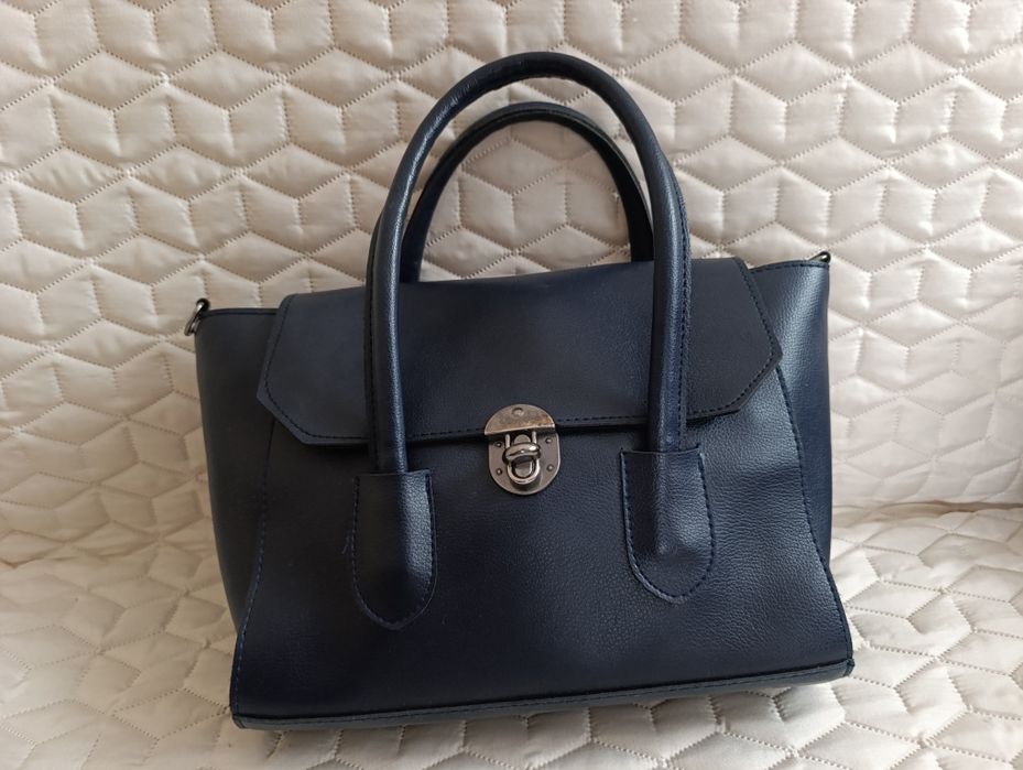 Две дамски чанти за 15 лв. общо