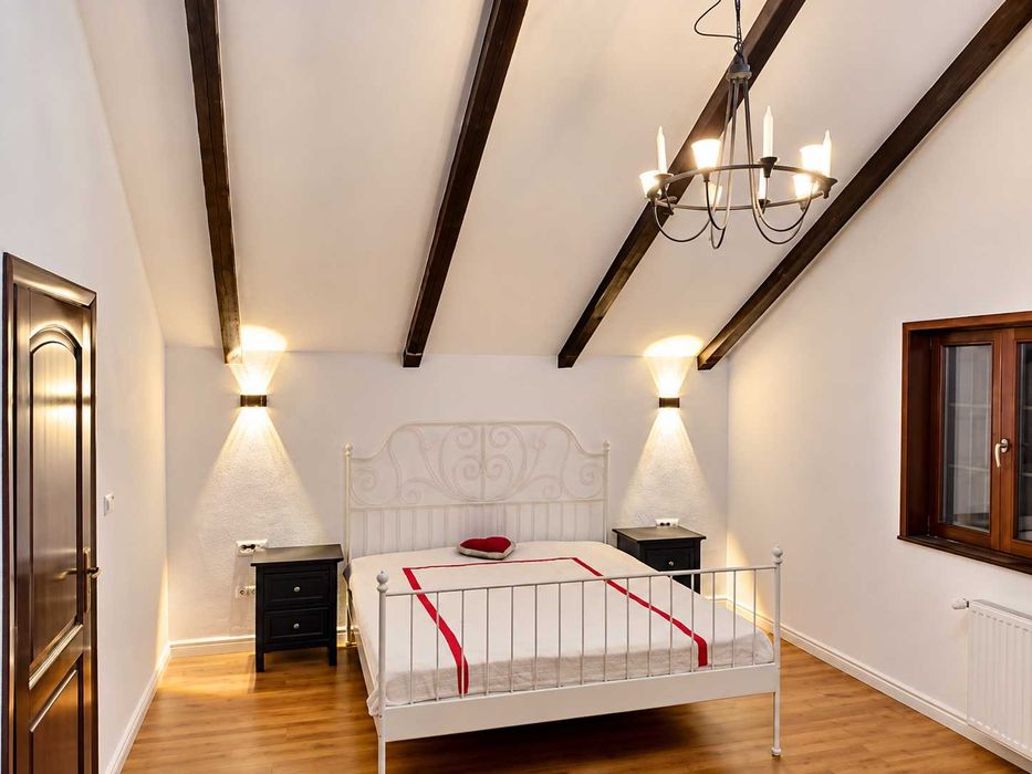 Proprietar inchriez casa In Sanmihaiu Roman| Fotovoltaice 6kw | 4 dormitoare | gradina tip oază de verdeață