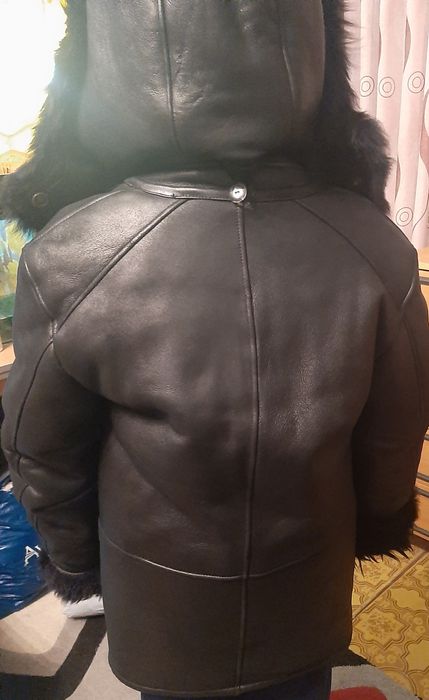 Продам дубленку на мальчика