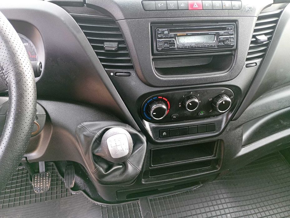 Iveco dayli 35 c 15 cu macara