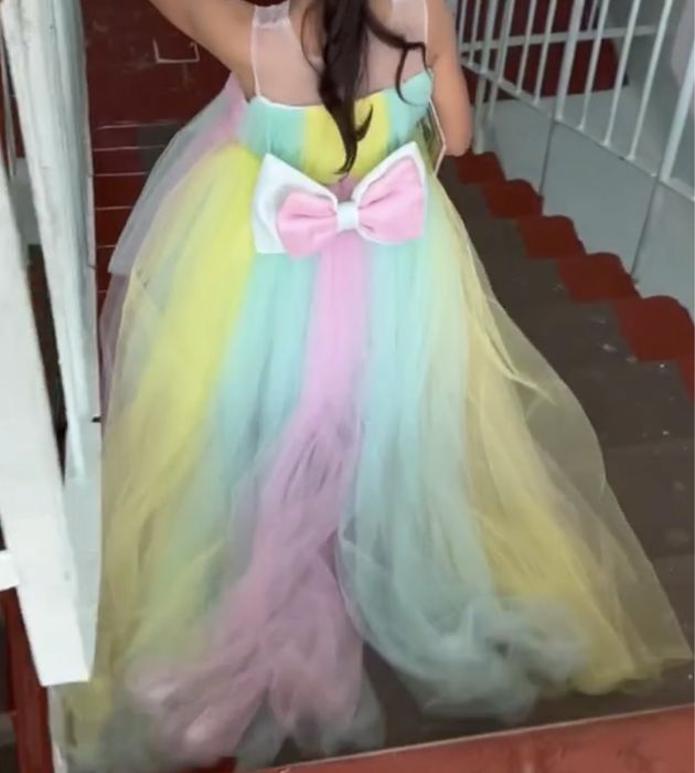 Продам шикарное детское платье