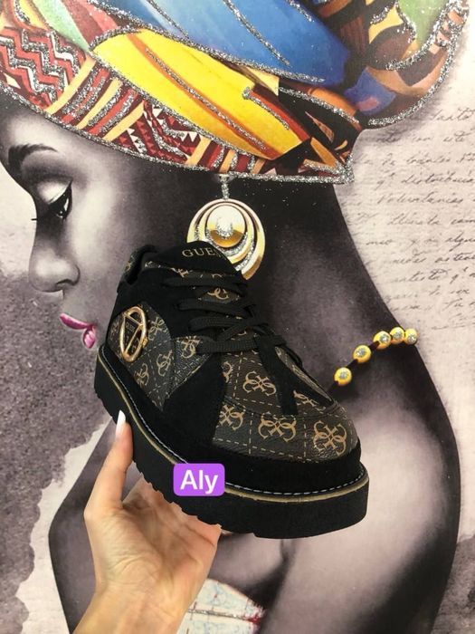 New Guess nou in stoc