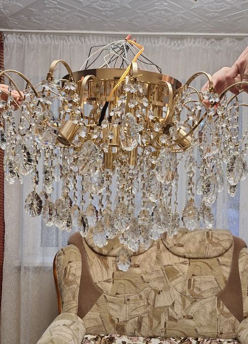 Продаётся люстра