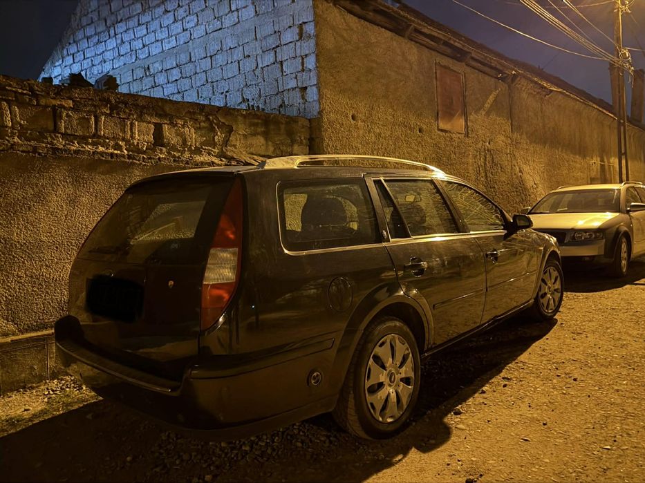 Ford Modeo 2002 ,nu are asigurare si ambreaju patineza rest functioneza bine