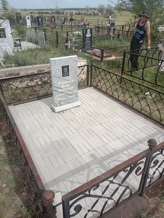 Памятники, тротуарная плитка, уход