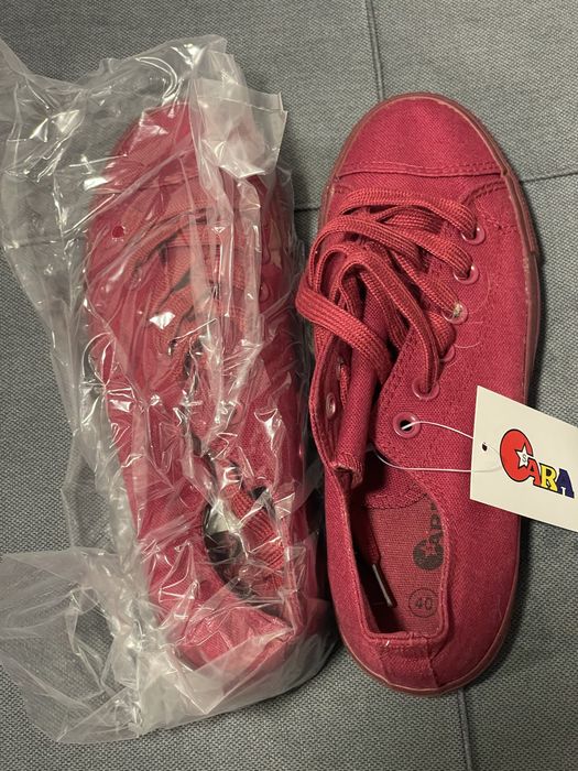 Tenisi femei Sara marimea 40 , cutie si saculet , fabricat in Ro