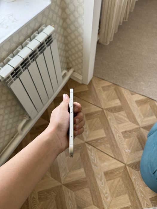 Продам Iphone 13