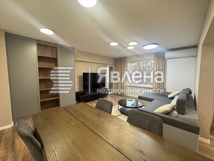 Дава се под наем Тристаен апартамент в София, Оборище - 130 кв.м за 1200 € - Снимка #1