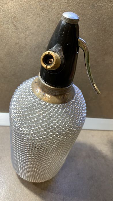 Сифон за газиране на течности