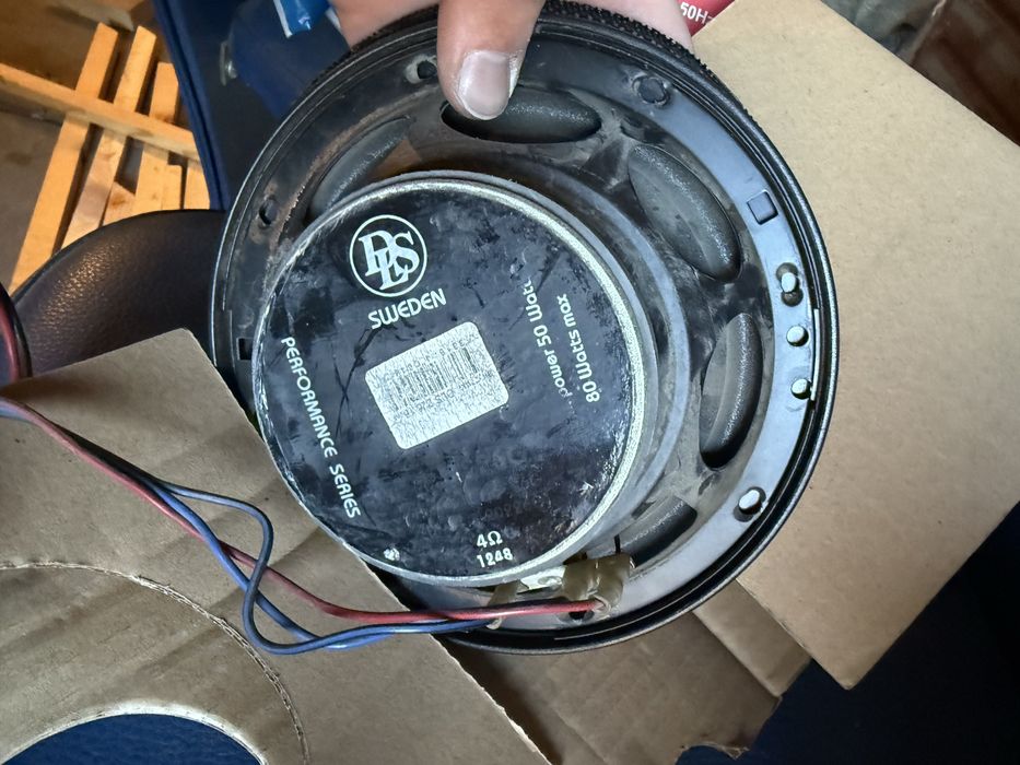 Динамики в авто пара