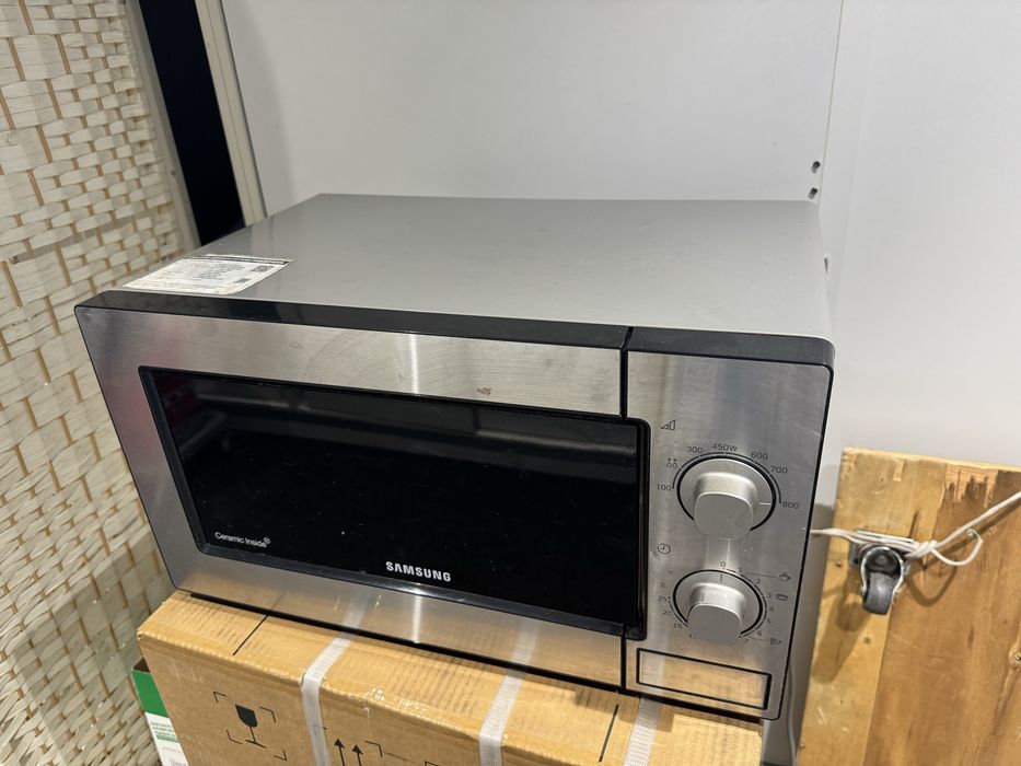 Микроволновка Samsung ME81MRTB