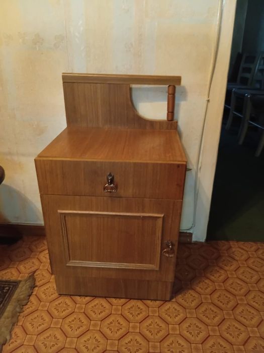Прикроватные тумбочки