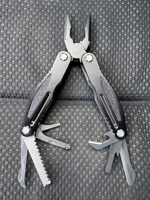Multitool pliabil