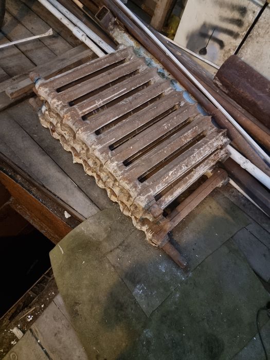 Батареи чугунные.