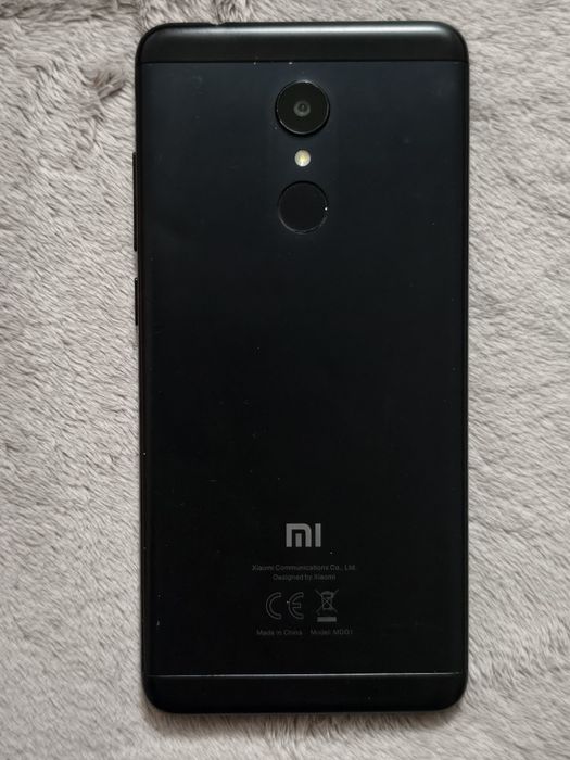 Redmi 5 2gb Ram/16gb ROM (коробка + зарядка)