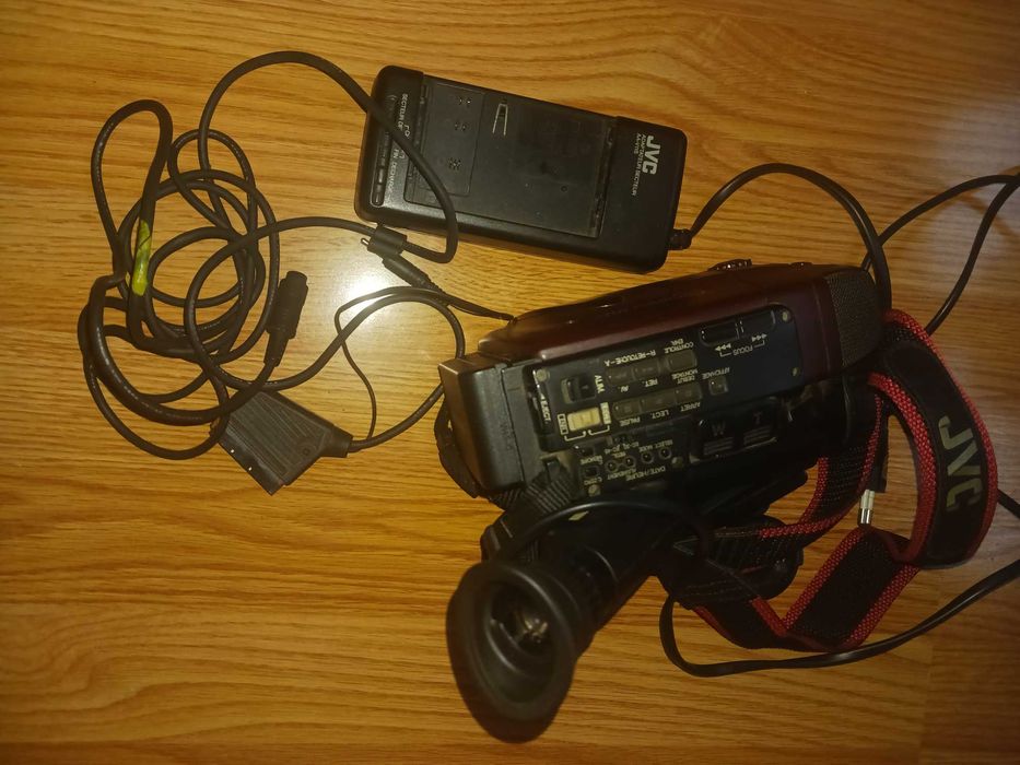 Ретро камера jvc ax62s