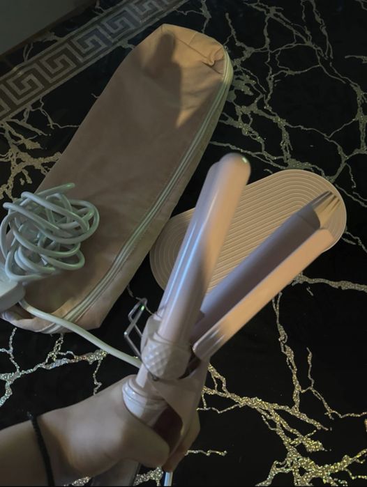 Triple Barrel Curling Iron + Mat & Case