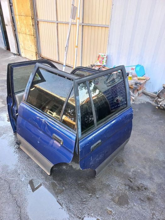 Продам двери на митсубиши челенжер Mitsubishi