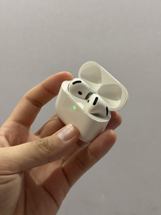 Air Pods 4 Active Noise Cancellation