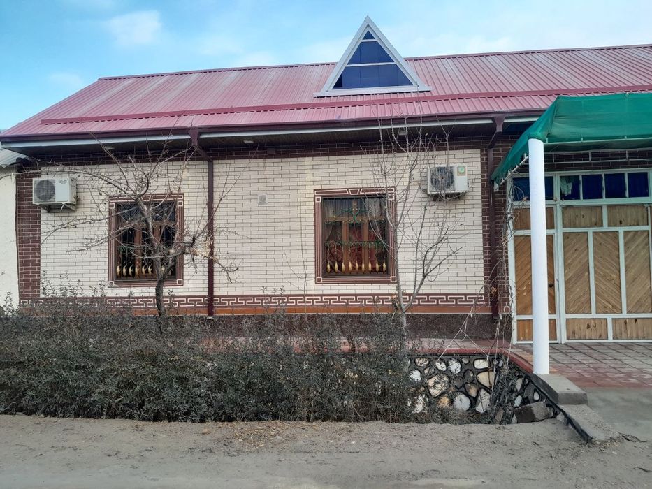 Holati yaxshi boʻlgan hovli sotiladi