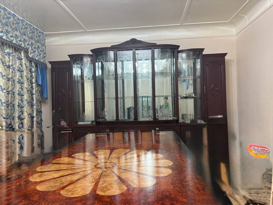 Bu stol stul stenka shkaf