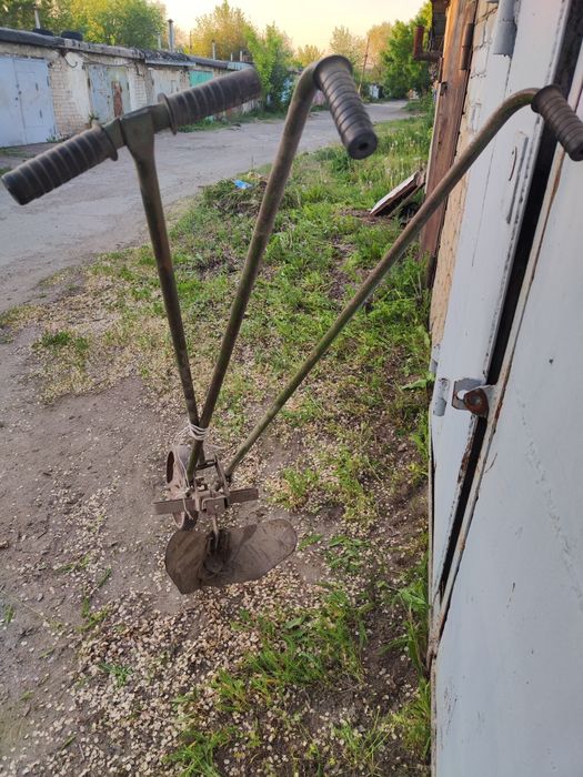 Продам ручной окучник культиватор для огорода