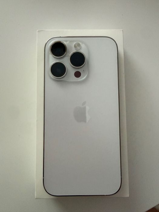 Vând iPhone 14 Pro în garanție