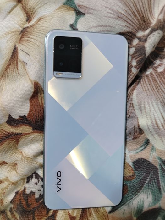 Продам телефон vivo y21