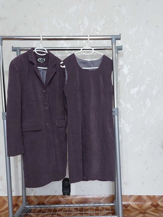 Дамски костюми, различни модели, различни номера