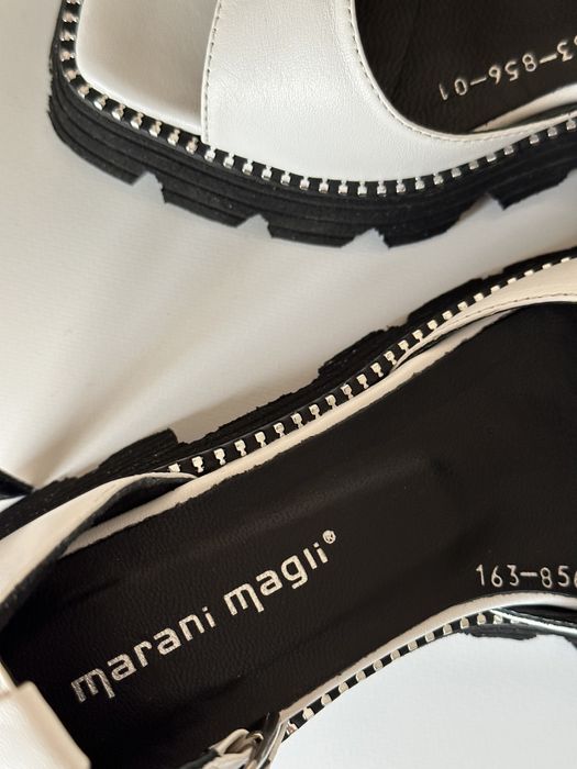 Продам босоножки