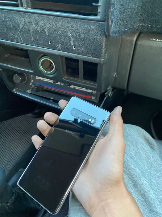 Продам Samsung s10+