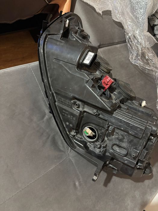 Фар Hella за Ауди a6 c7 2014г оригинален . Оборудван, със завиване.