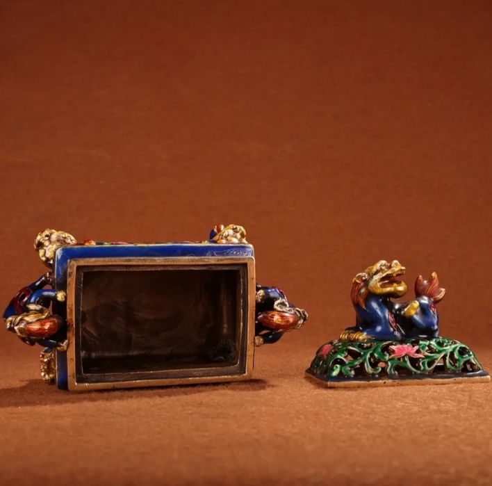 Красива антична кутия