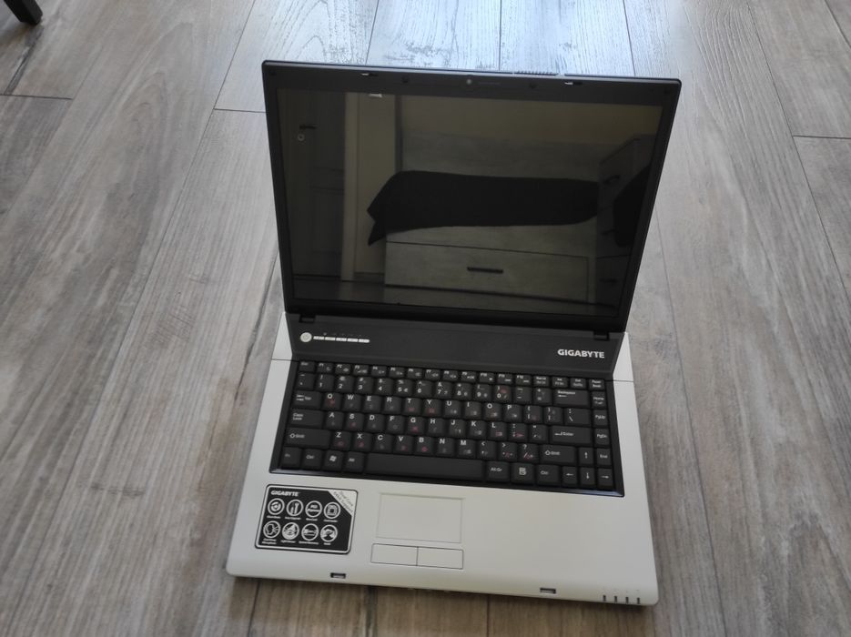 Лаптоп GIGABYTE W566U-Core Duo T5550