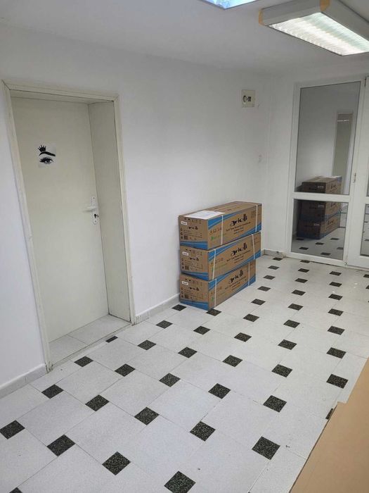 Продава се Магазин в Варна, Червен площад - 78 кв.м за 1603 €/кв.м - Снимка #1