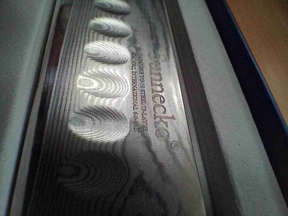 Cutit Santoku 12.7 cm Sunnecko, otel Damascus, maner G10