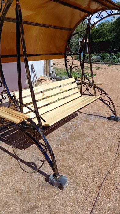 Качели садовые .