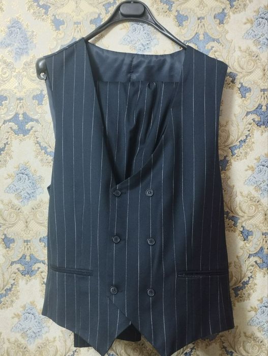 Kostyum shim sotiladi